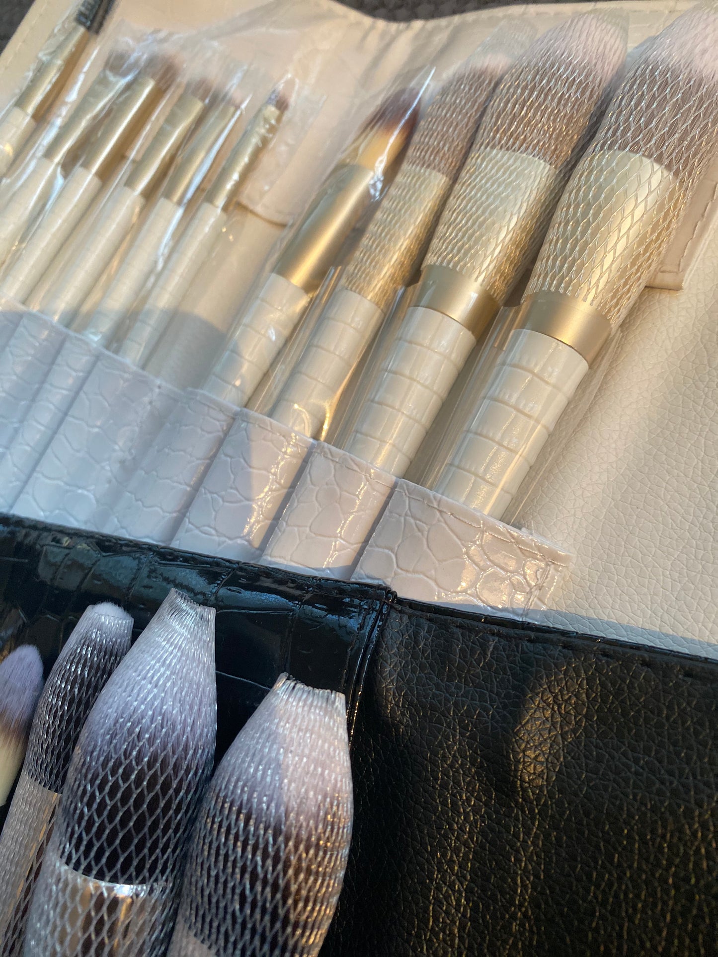 Victoria - 10 Piece Makeup Brush Set (white)