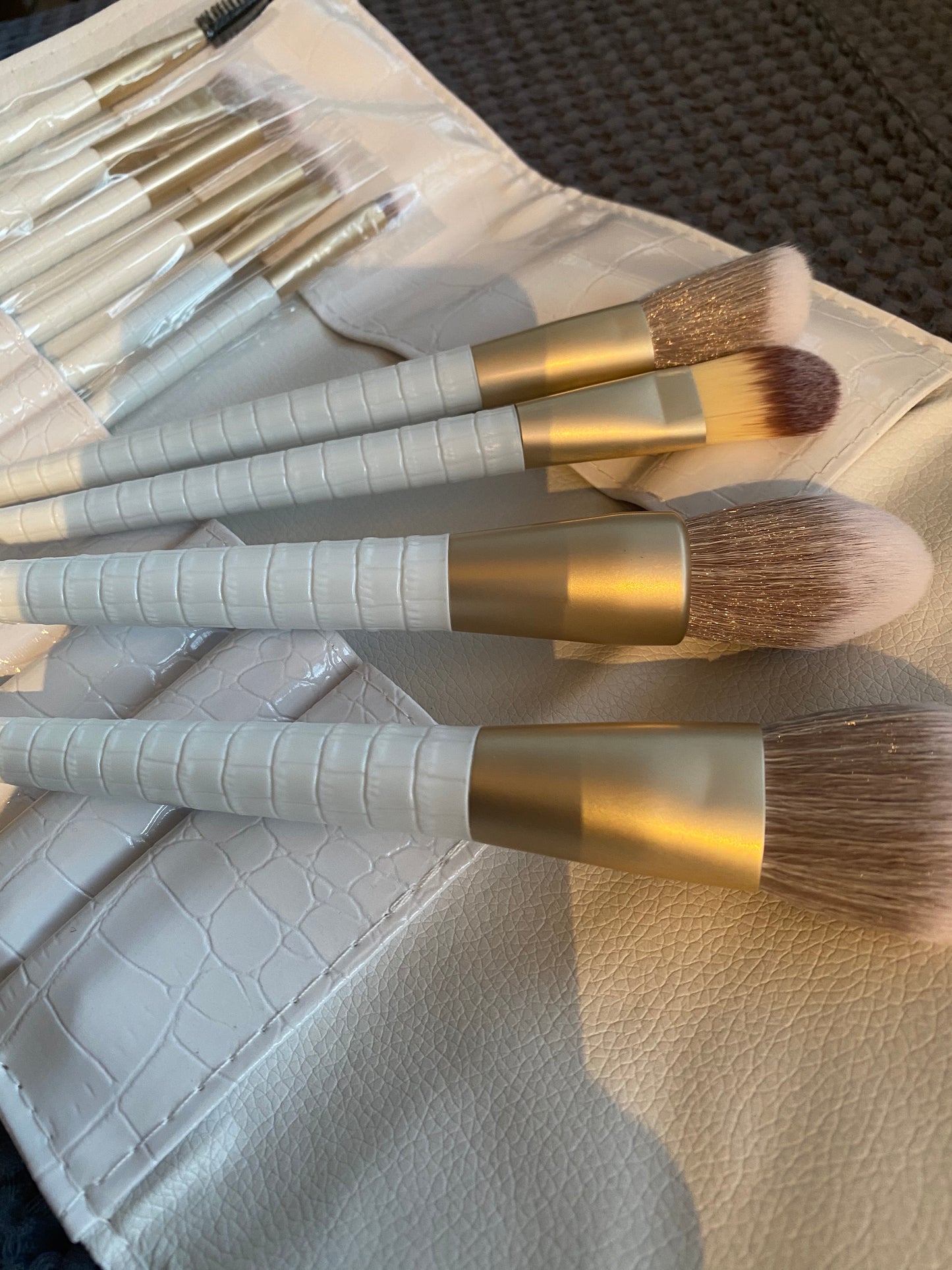 Victoria - 10 Piece Makeup Brush Set (white)